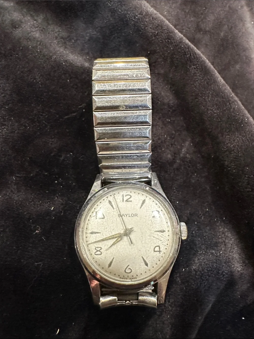 SAYLOR Silver-Tone Men's Analog Watch with Expandable Band